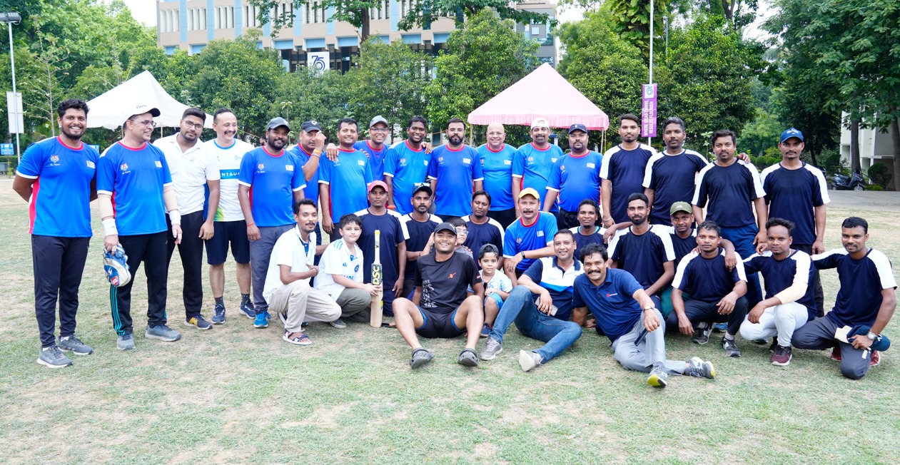 Team Loyola Alumni Wins the Cricket Tournament By Beating the team XL Tigers